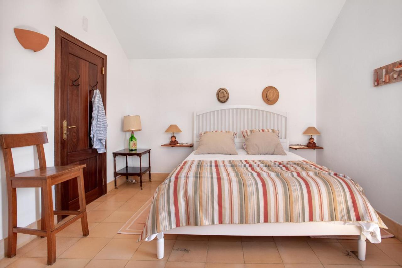 Joivy 3-Br Cottage With Terrace And Garden In Colares Sintra Exterior photo